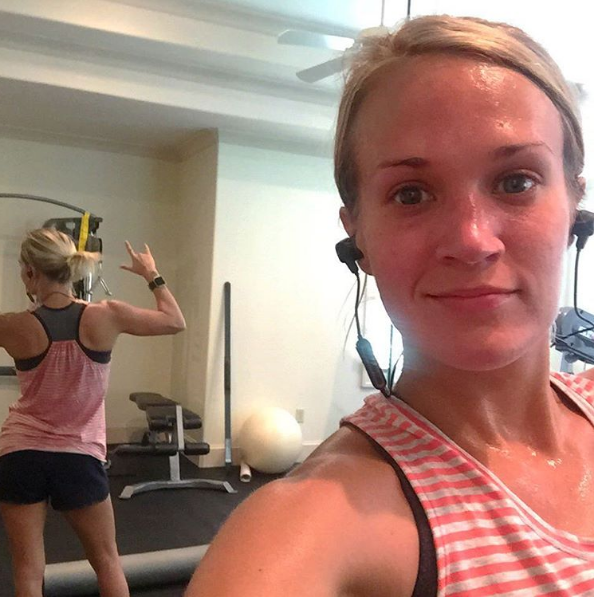 Carrie Underwood Shares Makeup-Free Selfie On Instagram After 'Sweaty ...