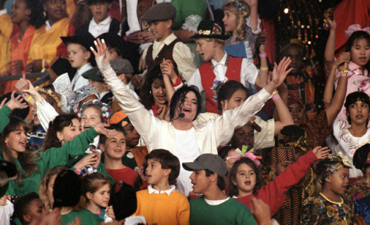  Michael Jackson performs 'Heal the World' during the Halftime show as the Dallas Cowboys take on the Buffalo Bills in Super Bowl XXVII at Rose Bowl on January 31, 1993