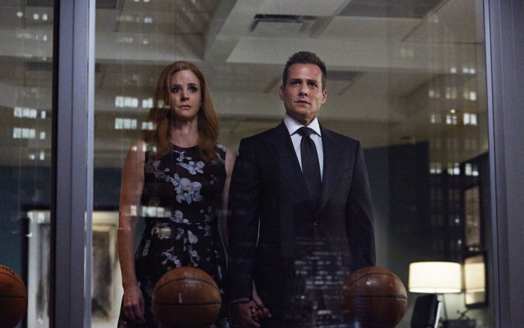 Sarah Rafferty as Donna, Gabriel Macht as Harvey