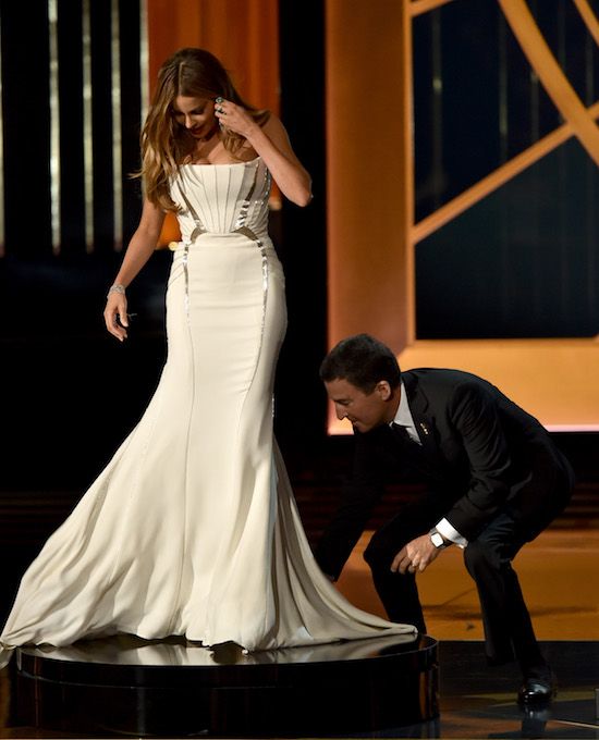 Most OMG Emmys Moments Ever Sofia Vergara On A Rotating Pedestal 
