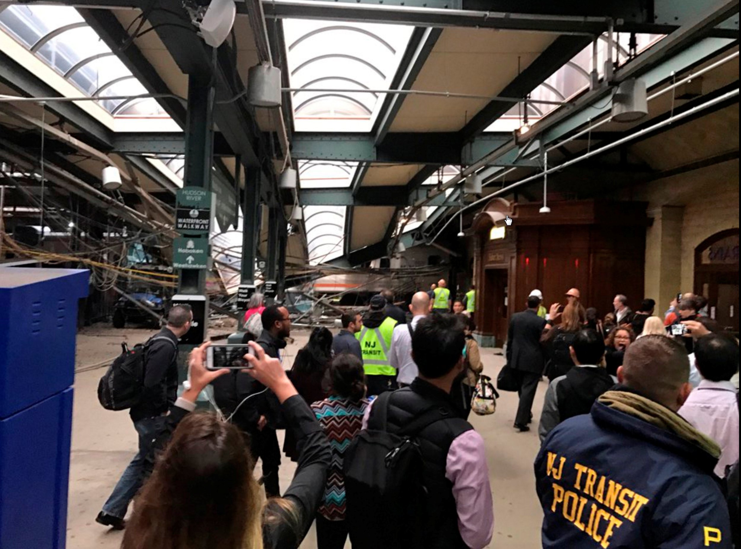 Nj Transit Hoboken Train Crash Live Updates Video From Deadly New Jersey Accident Shows 7044