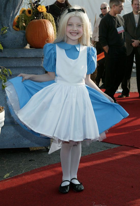 Dakota Fanning - Alice In Wonderland 