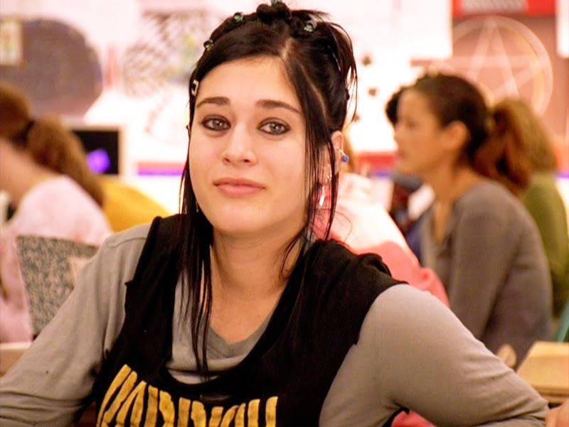  Janis Ian Played By Lizzy Caplan 