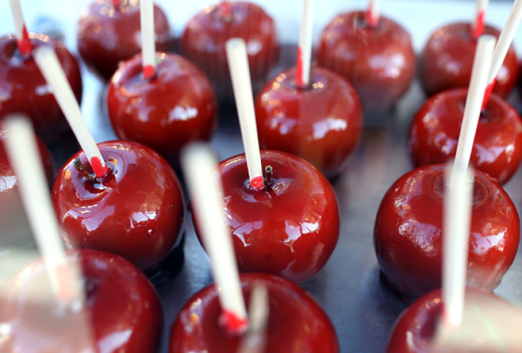 Add some spice to your 2016 Halloween party by creating these fun takes on candy apples and other sweet treats.