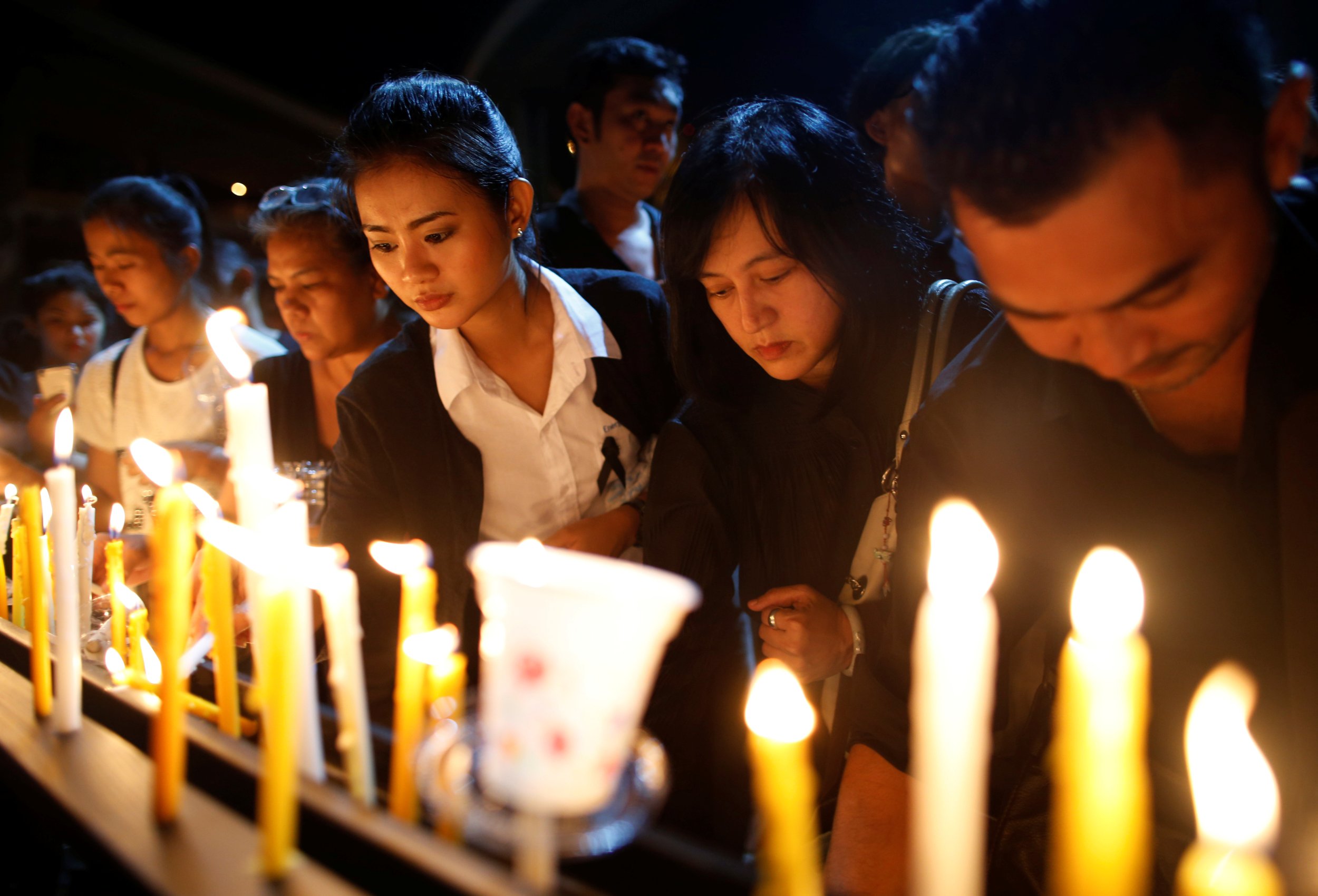 Thai King Death Update Mobs Attack Anyone Accused Of Insulting The Late King Ibtimes