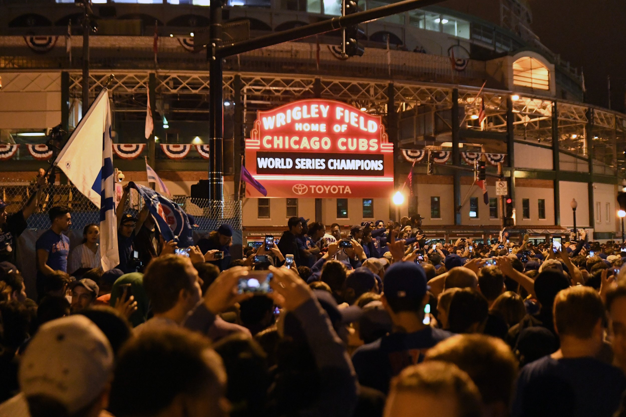 Chicago Cubs are a hit on parade circuit