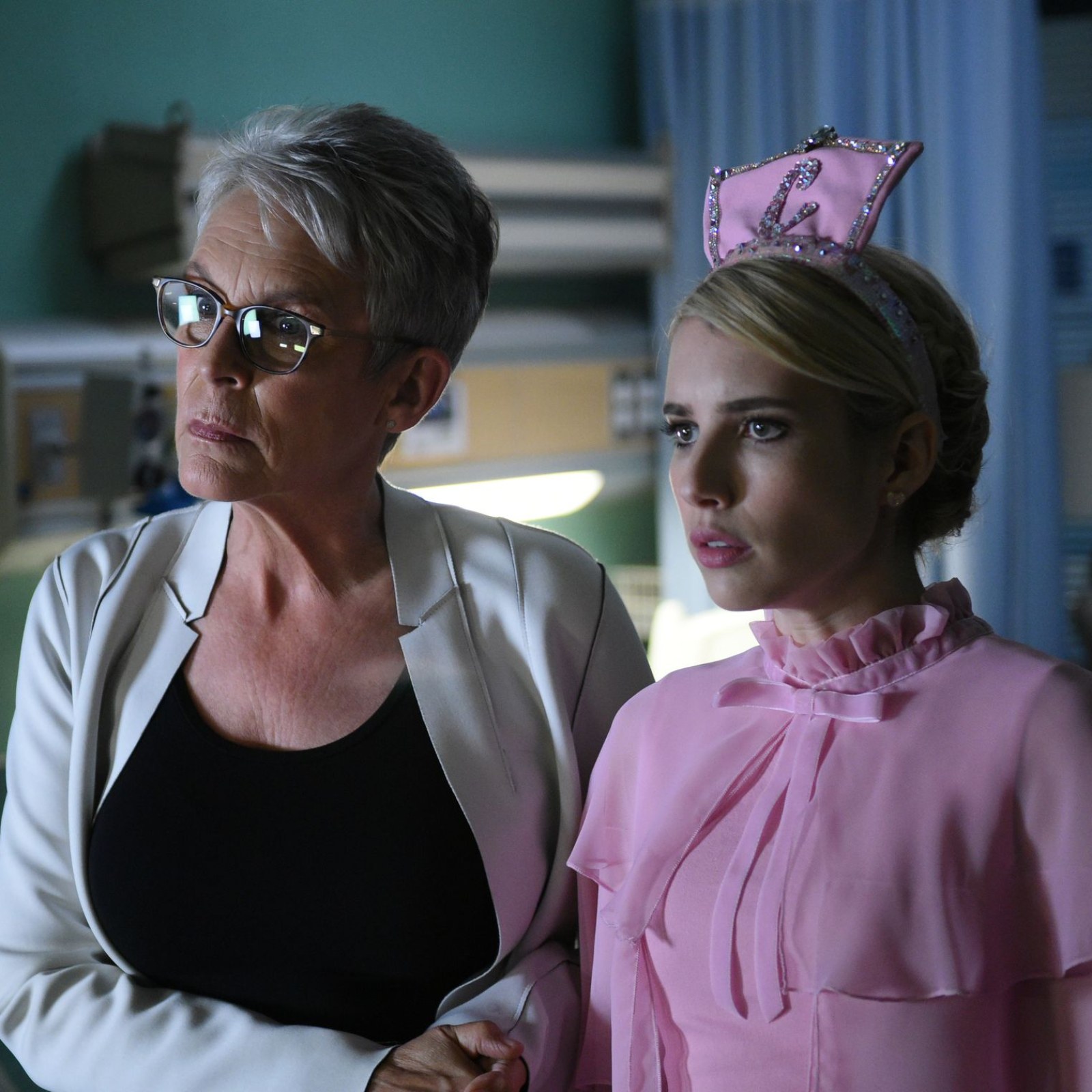 Scream Queens' Season 2 Star Emma Roberts On What It's Like To Be Directed  By Jamie Lee Curtis