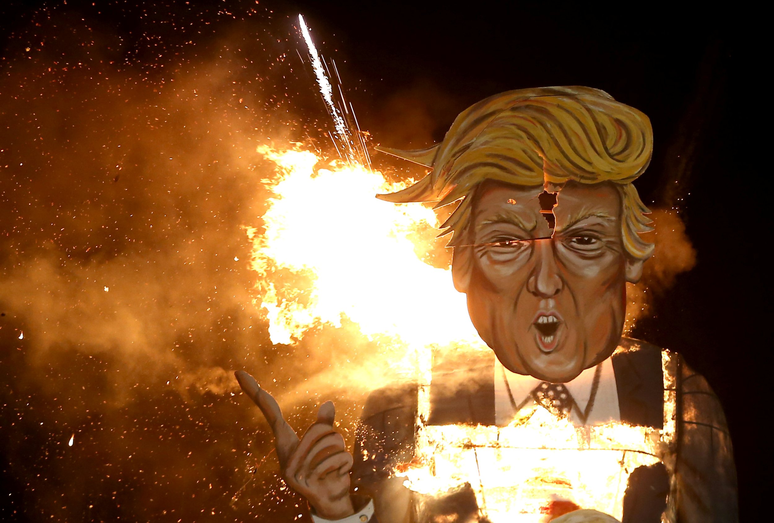 Guy Fawkes Night 2016 Donald Trump Effigy Burned In Uk On Bonfire Night 6920