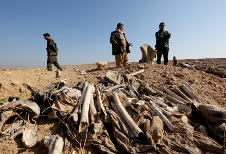 Kurdish forces discover two mass gaves filled with remains belonging to several Yazidis Iraqis.