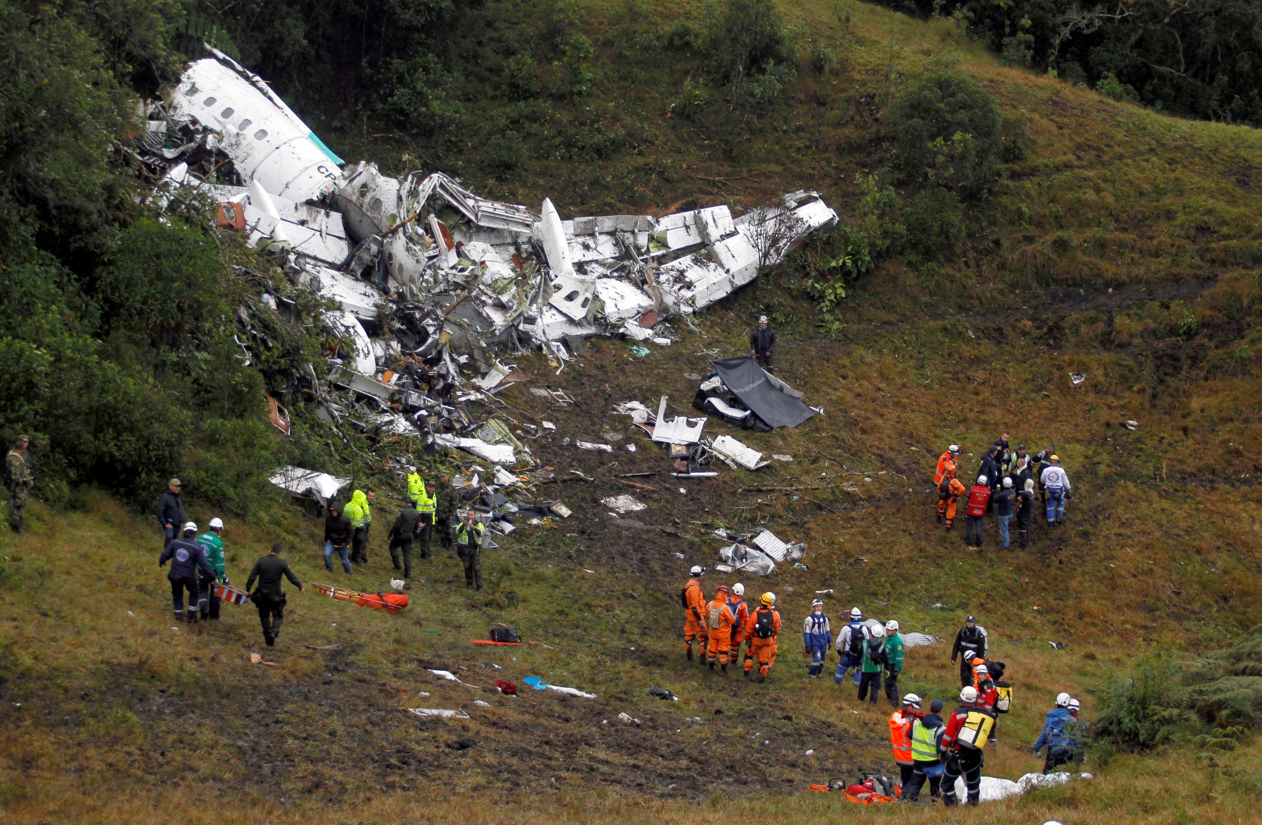 Авиакатастрофы футбольных клубов. Шапекоэнсе авиакатастрофа. Катастрофа Bae 146 в Колумбии. Аэропорт Лукла Непал катастрофы.