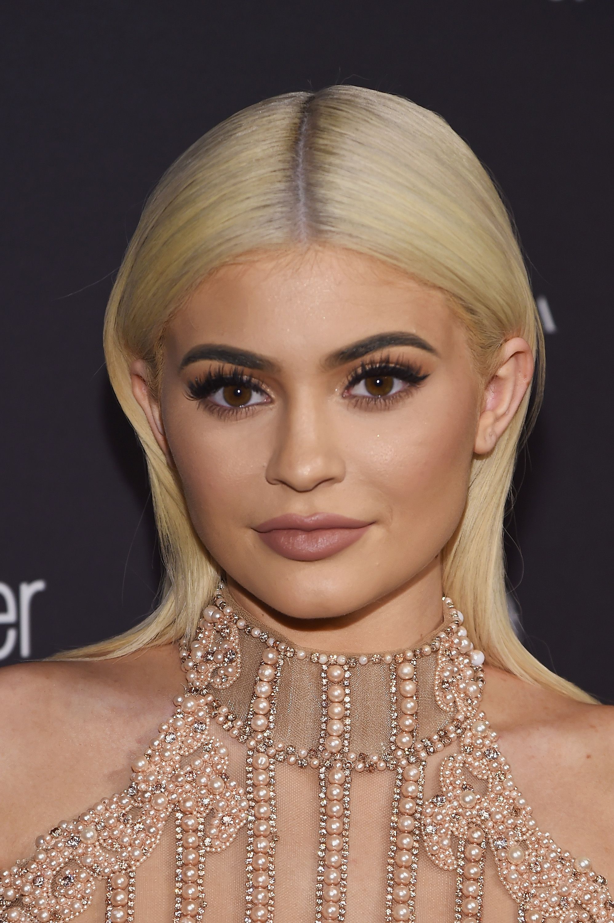 Kylie Jenner Christmas T List Check Out The ‘ugly Robe Shes Giving Her Sisters 