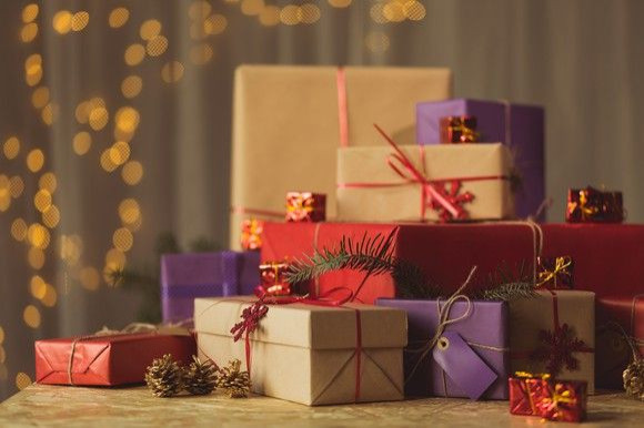 holiday-gifts_gettyimages-495840314_large