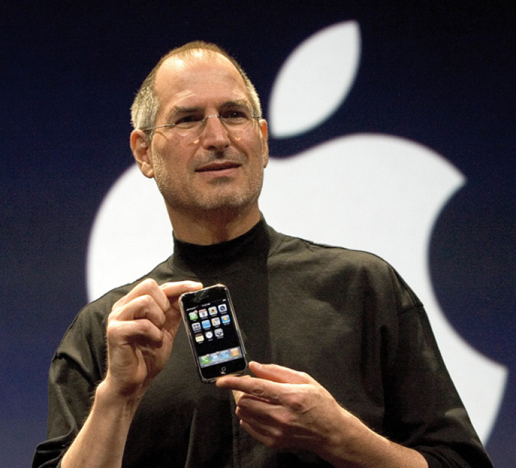 Steve Jobs Unveils the iPhone in 2007.