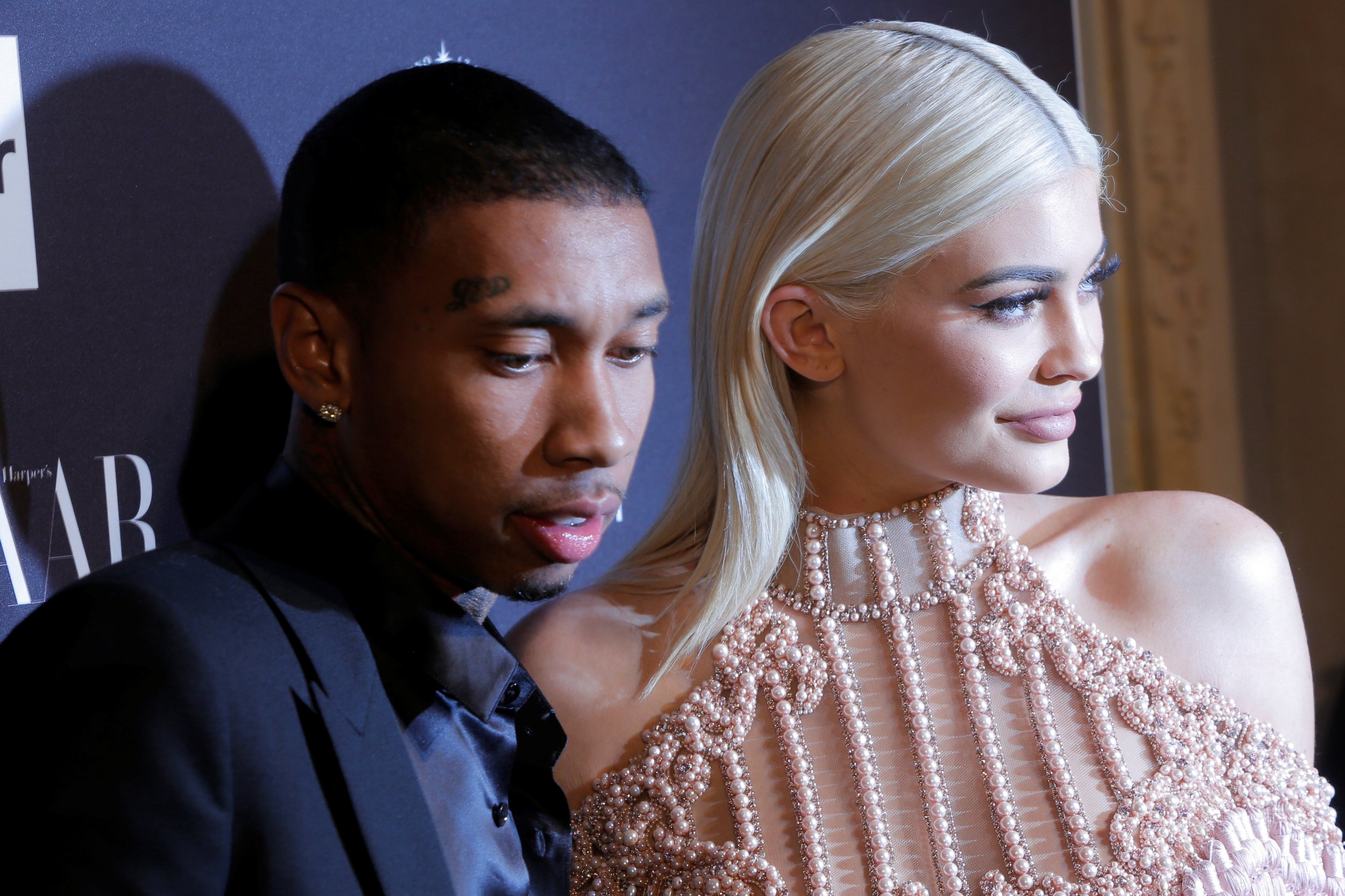 Kylie Jenner Tyga Accused Of Using Photoshop On Sexy Instagram Photo