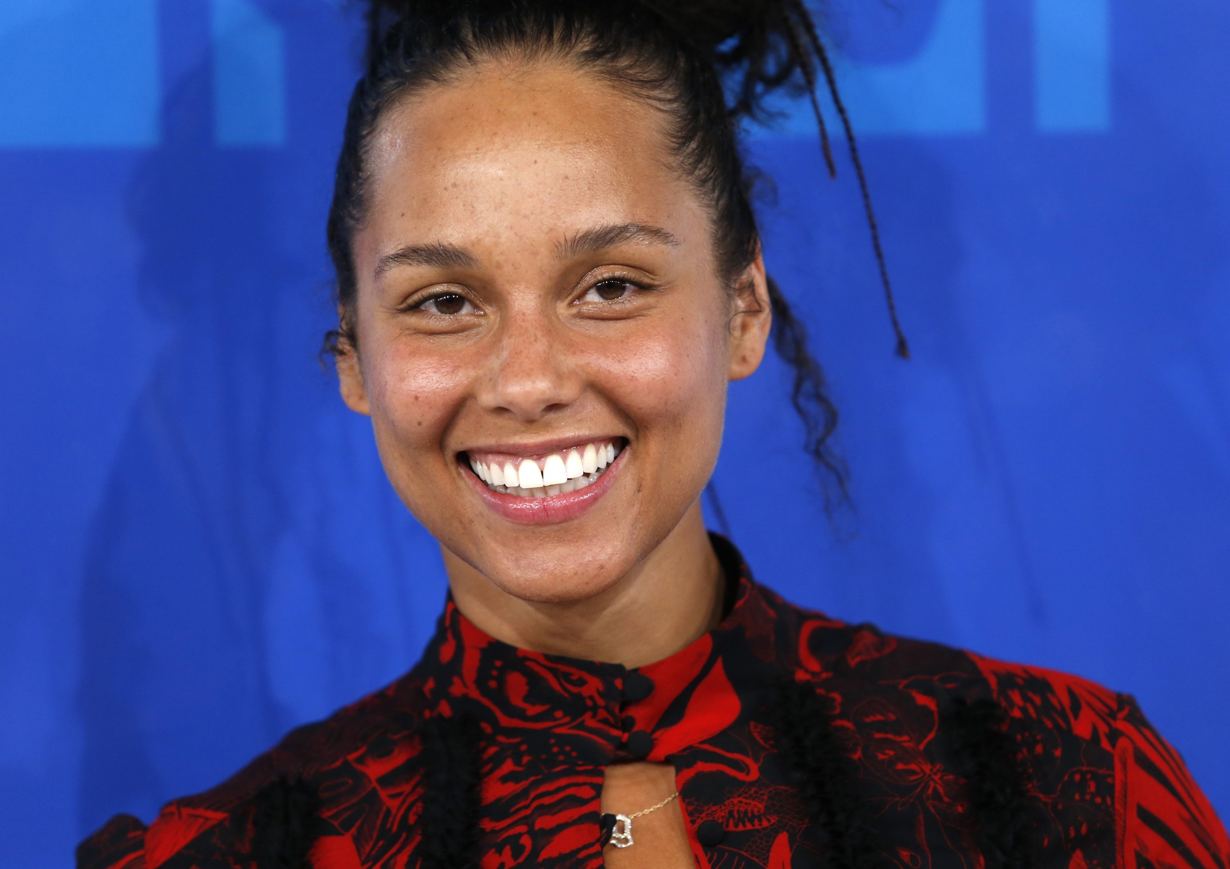 ‘The Voice’ Coach Alicia Keys Wears Makeup After Talking About The Love ...