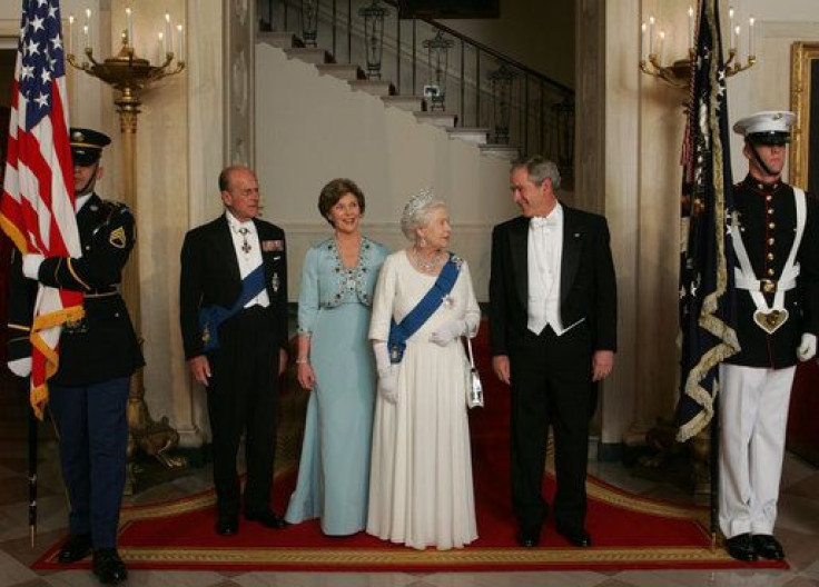 First_family_and_Elizabeth_II_2007_(inside)
