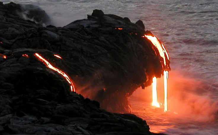 A portion of cliff collapses cutting off the ongoing flow of lava that had been spilling out of Kamokuna cliff since New Year's Eve.