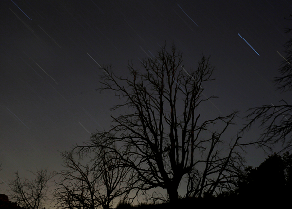Meteor lights up the Lake Michigan sky and is spotted in several different states.