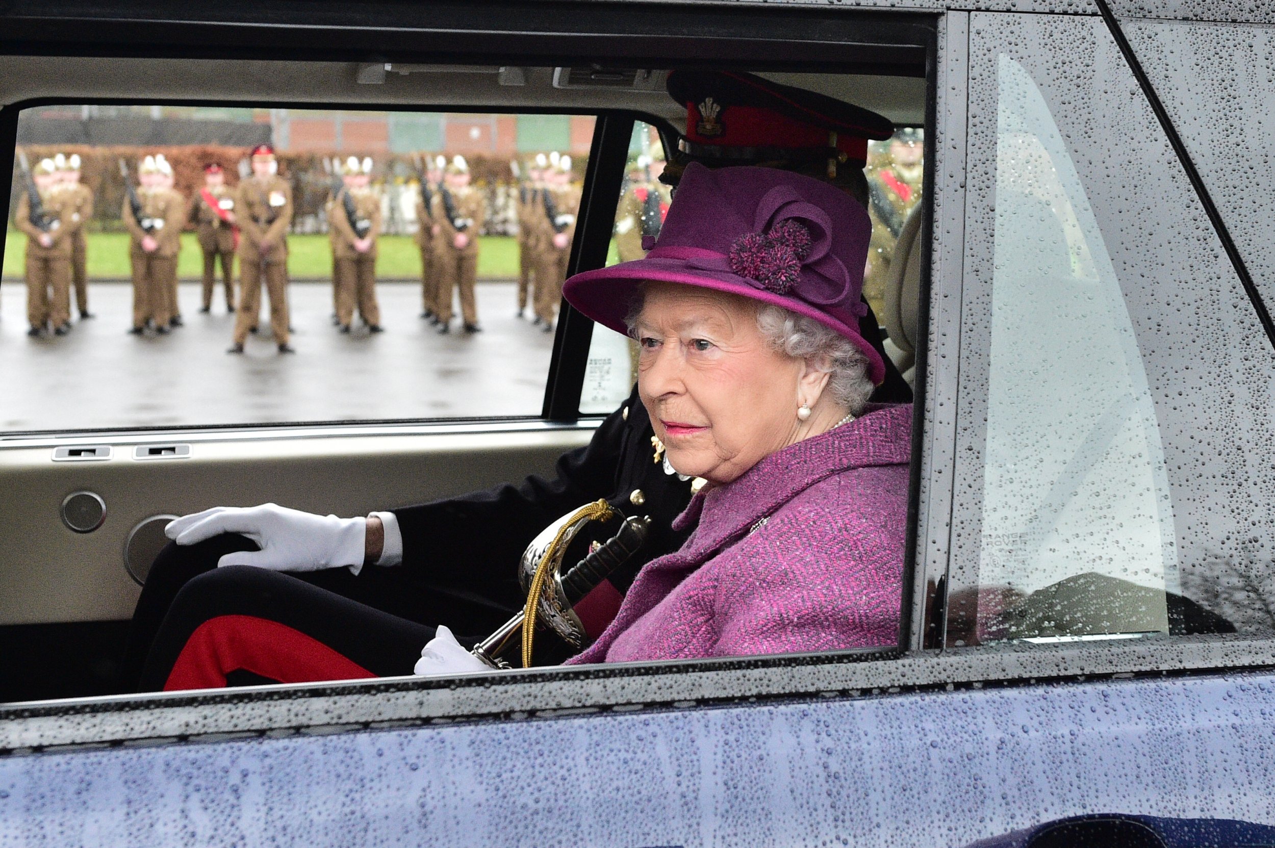 Will The Queen Step Down? Elizabeth Meets With Royal Army, Says She's