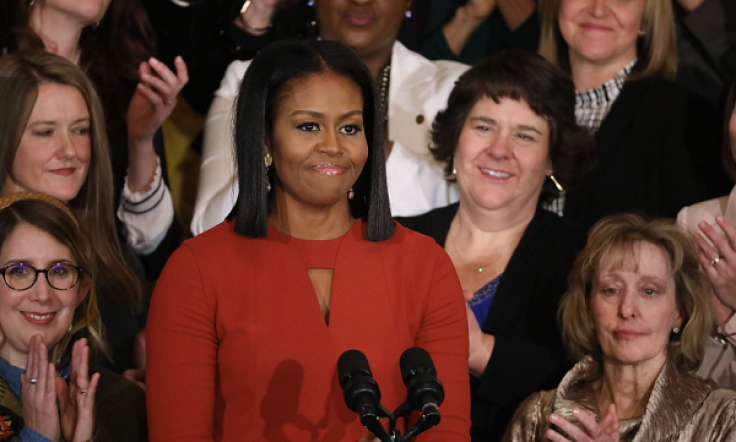 Michelle Obama surprisings young females students at school.