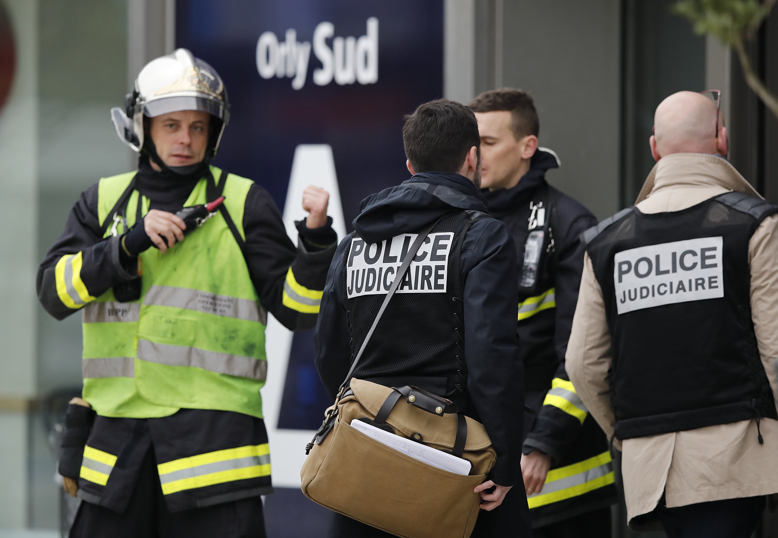 Как называется нападение. Теракт в аэропорту Орли. Париж-Орли.