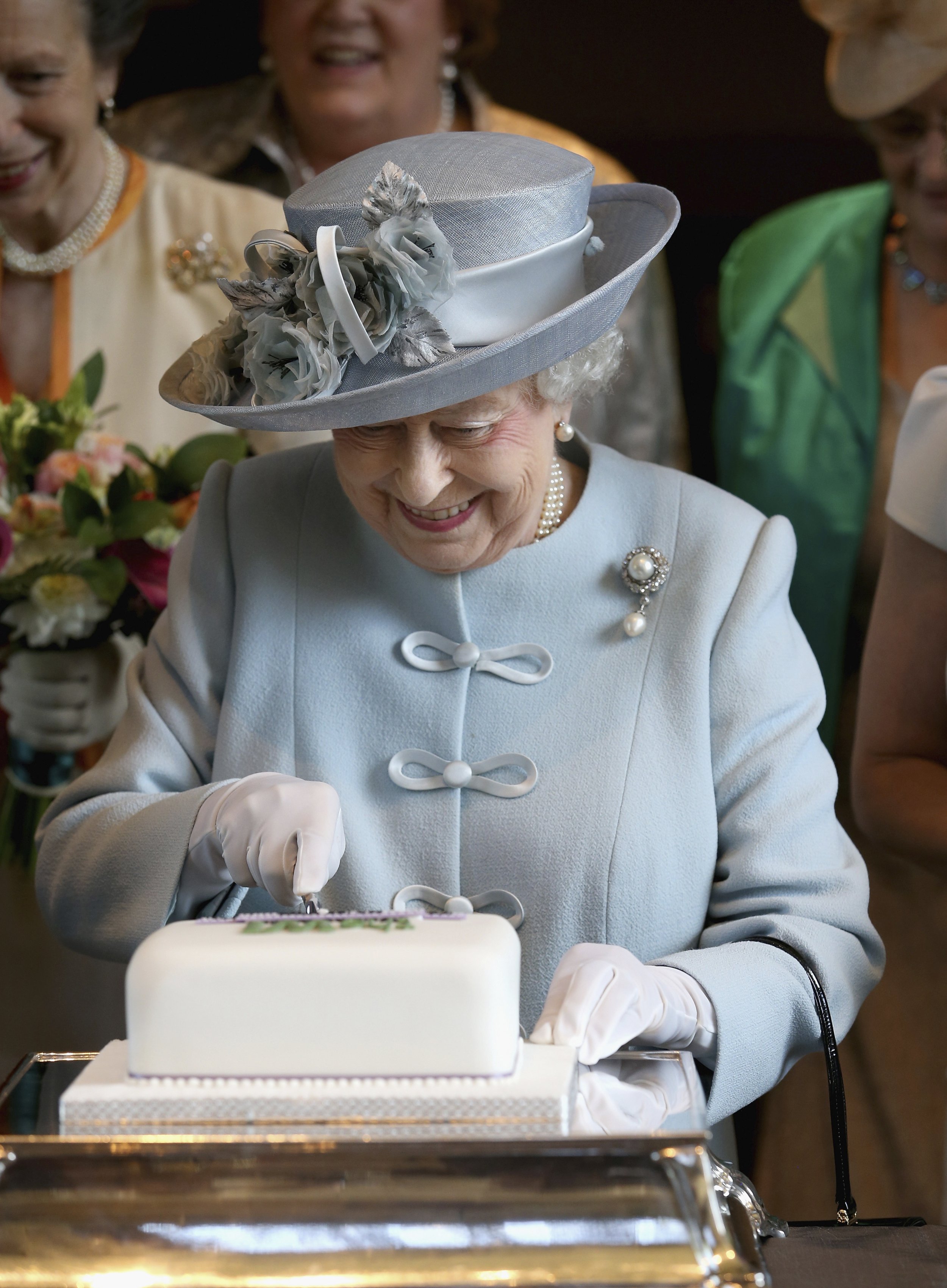 Former Royal Chef Reveals Queen Elizabeth's Fave Birthday Cake That's Been  In The Family For Years 