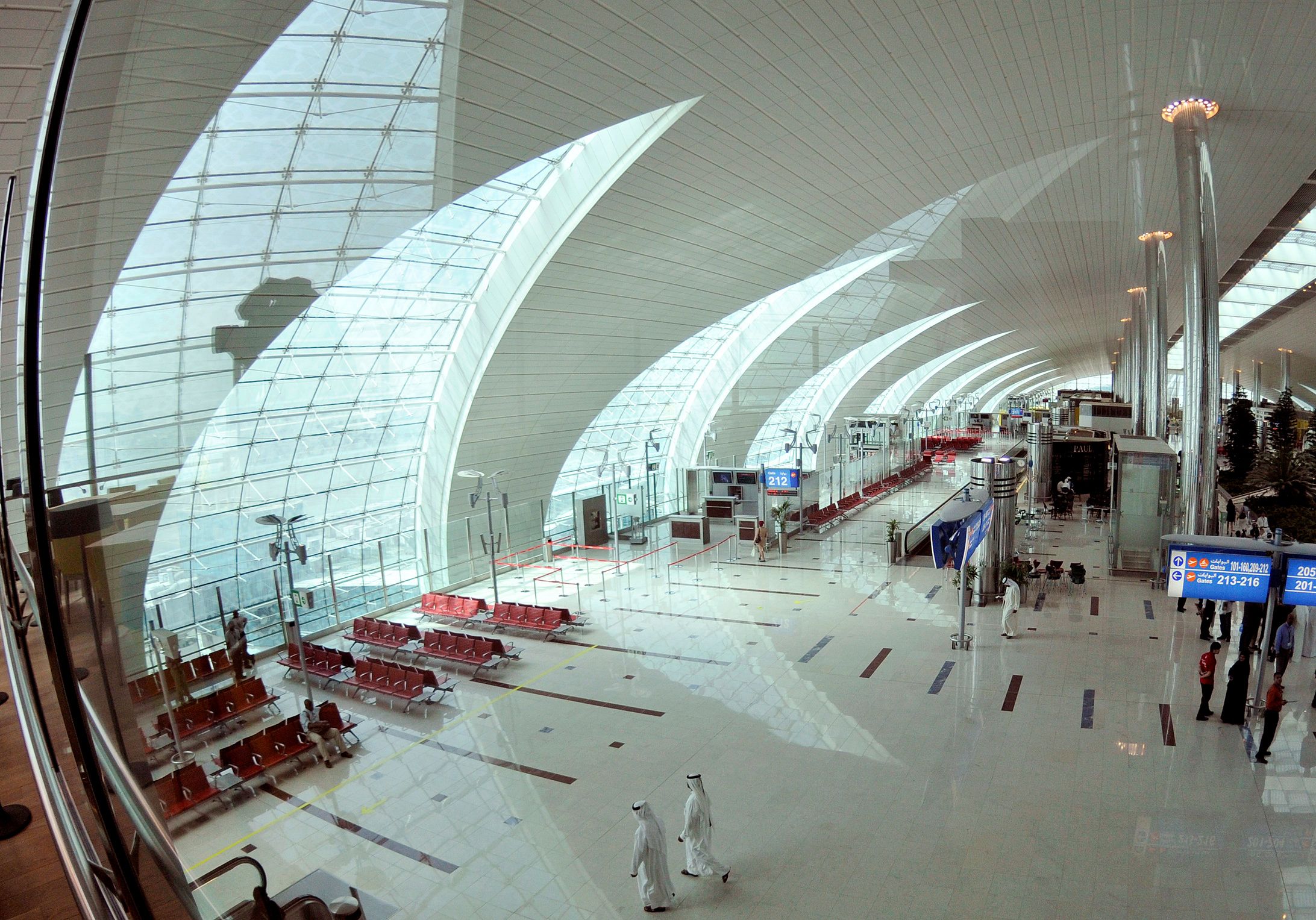 Аэропорт дубая закрыт. Аэропорт Дубай (Dubai International Airport). Аль Мактум, Международный аэропорт Дубая. Международный аэропорт Дубай терминал 3. Международный аэропорт Дубай DWC.