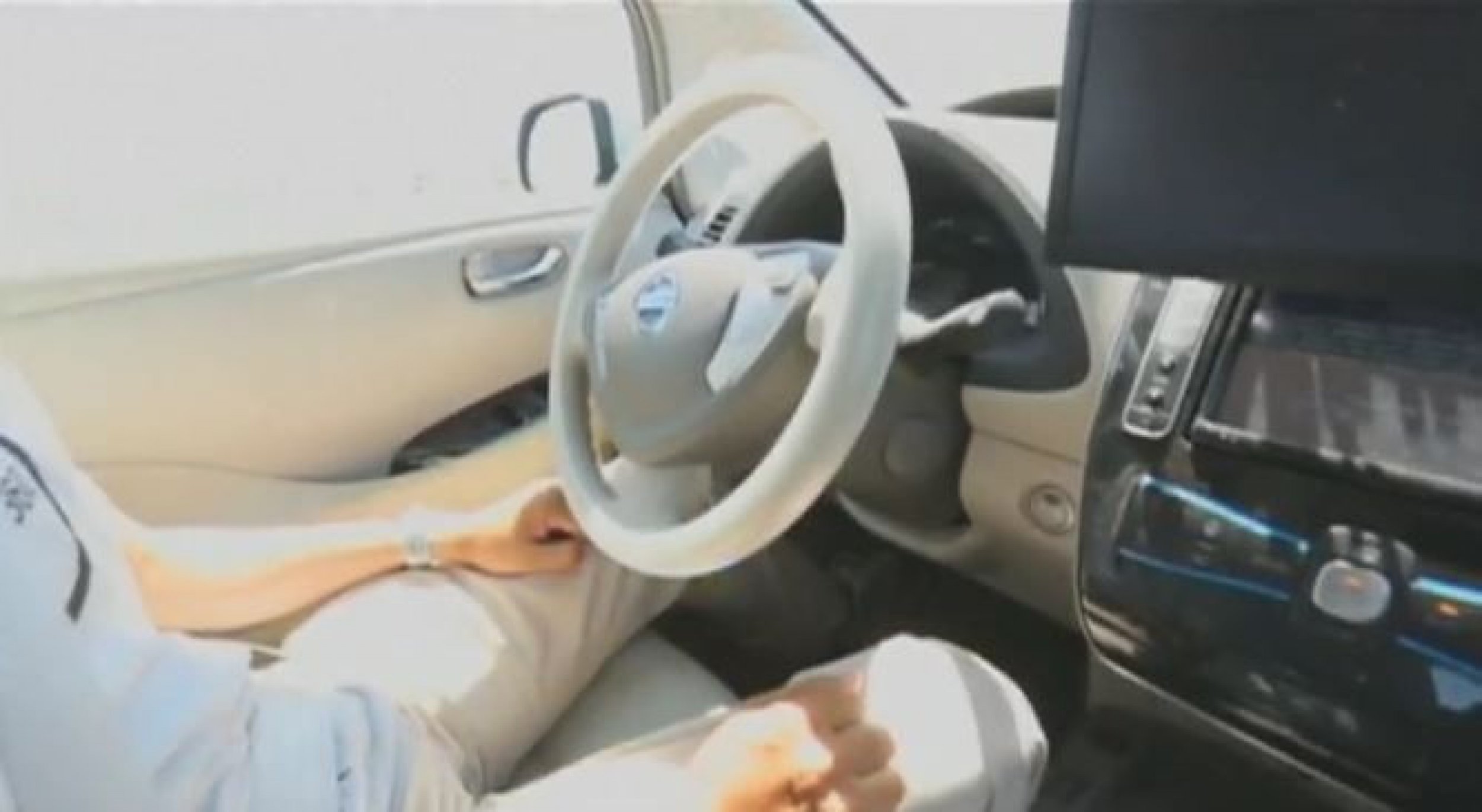 Look No Hands Nissan Plans Self Driving Cars By 2020
