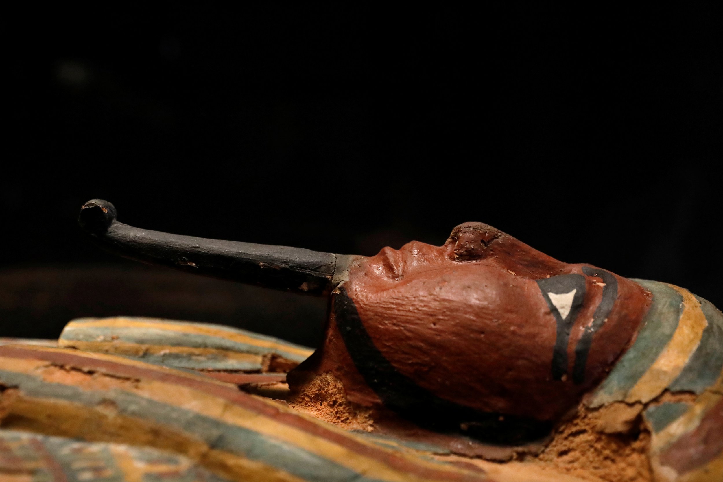 Mummies, Sarcophagi, Statues Discovered In 3,500 Year Old Egyptian Tomb ...