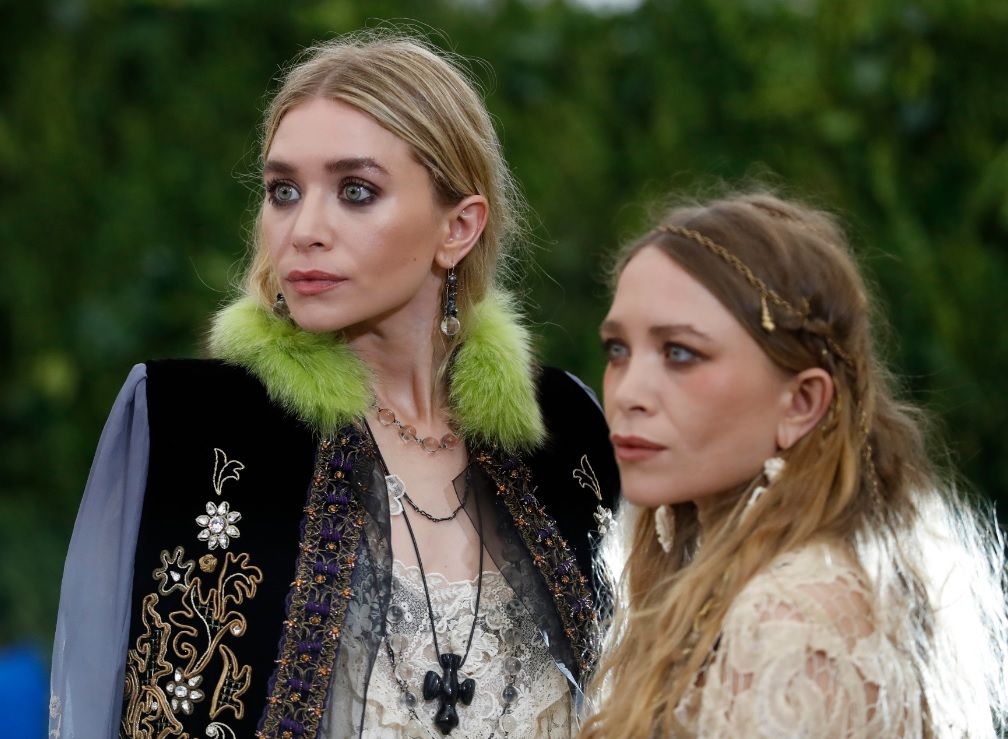 What Happened To Olsen Twins’ Faces? Sisters Look Old At 2017 Met Gala ...