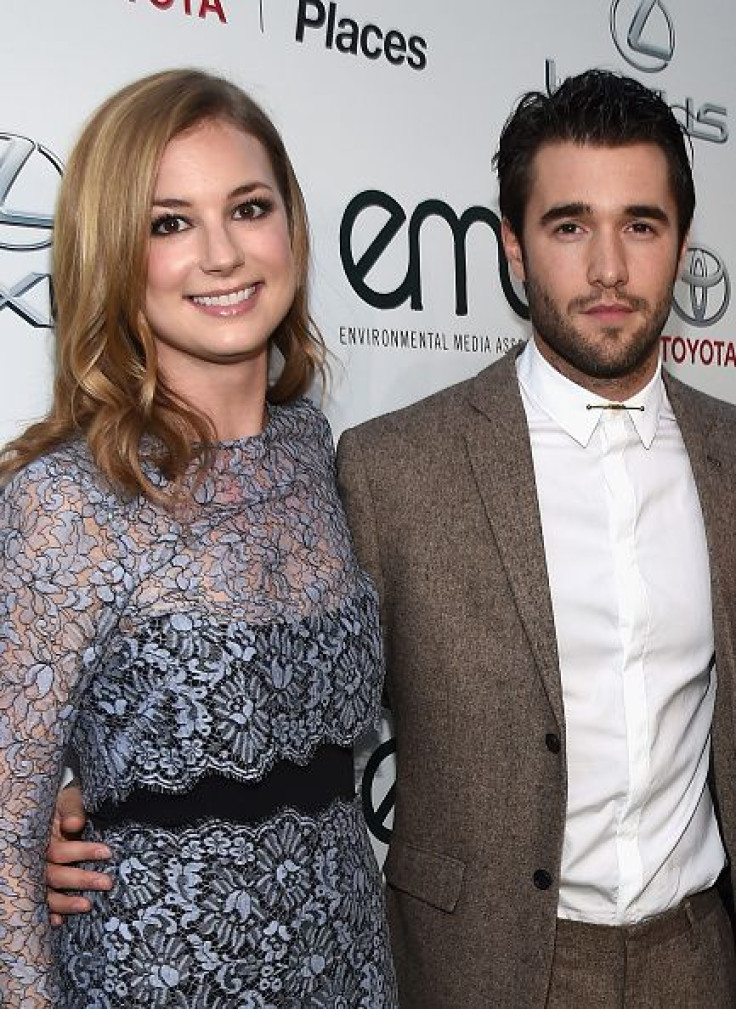 Emily VanCamp and Josh Bowman