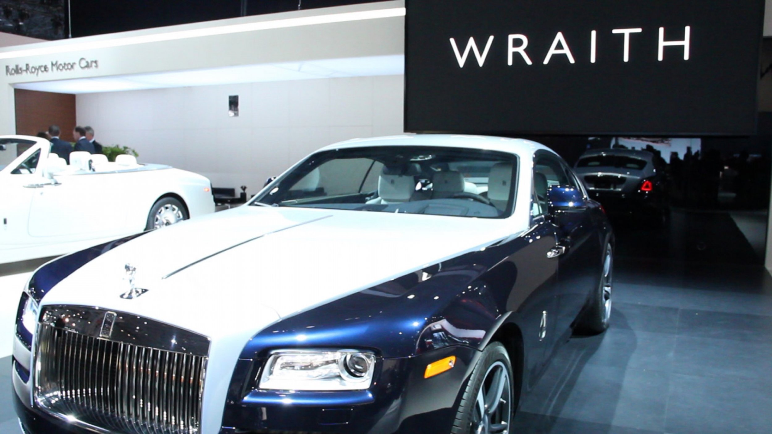 New York Auto Show 2013 V12 Rolls Royce Wraith Combines Power And Luxury