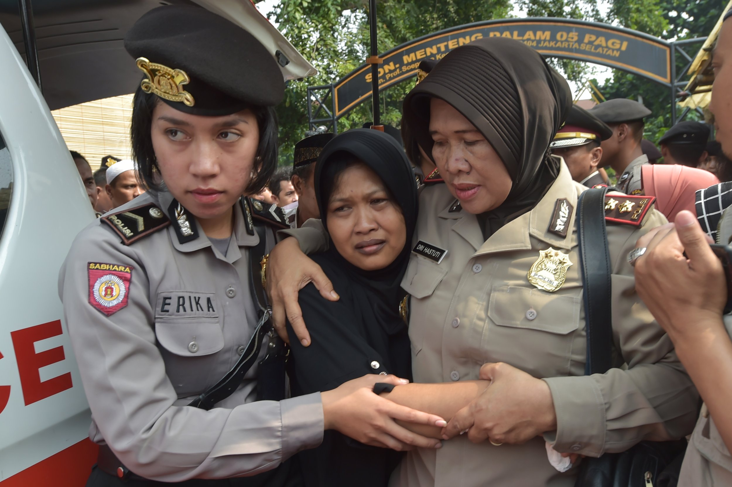 полиция индонезии