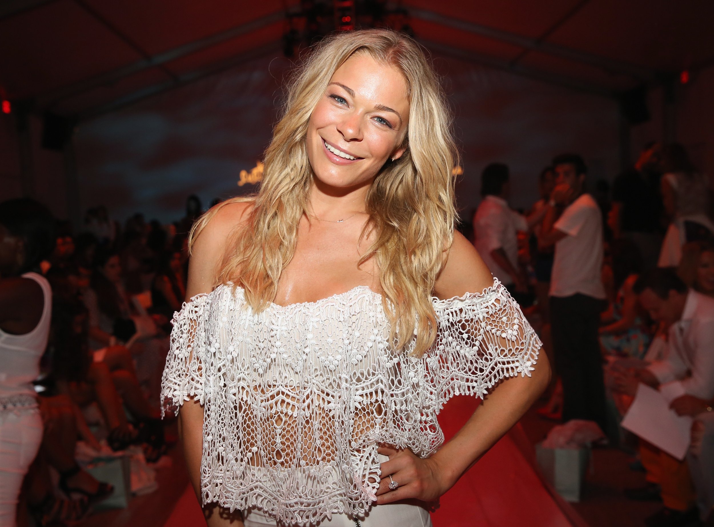 Leann Rimes Poses Nude To Show What Psoriasis Looks Like I Needed