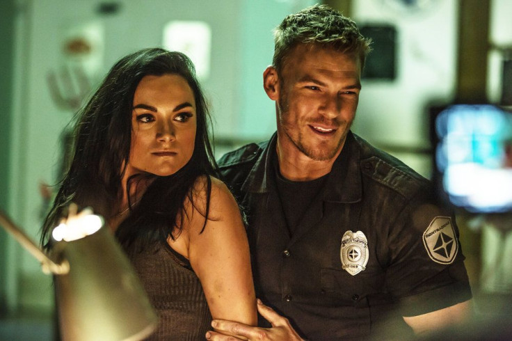 Christina Ochoa as Grace, Alan Ritchson as Arthur