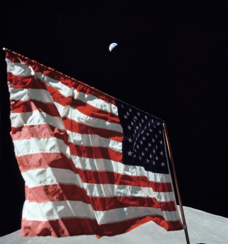 flag-apollo17-earth-moon