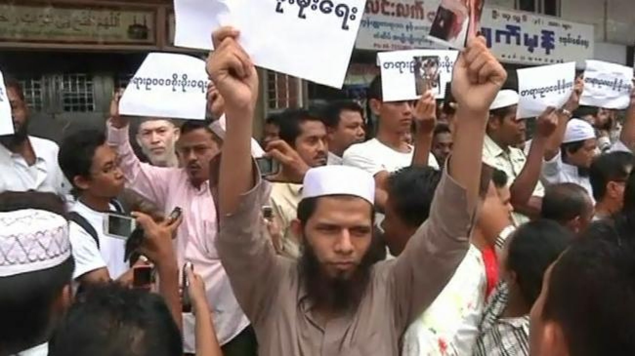 Buddhist Mob Beats 10 Muslims To Death In Myanmar Communal Violence Spreads