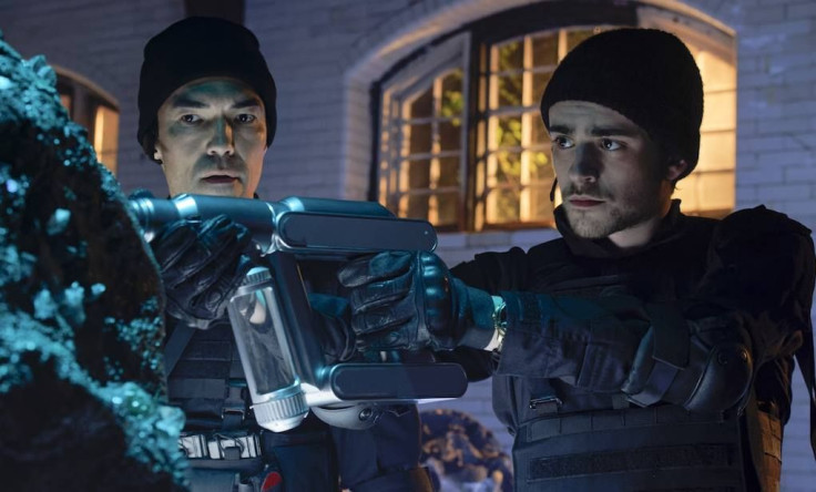 Ian Anthony Dale as Harris, Charlie Rowe as Liam