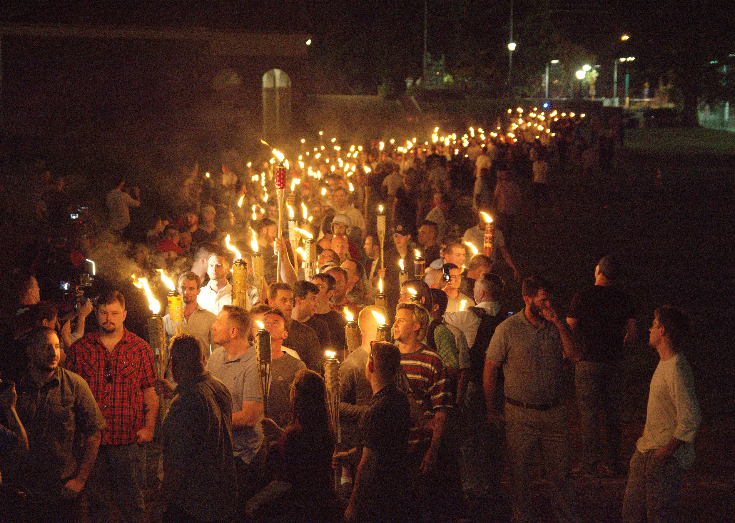 Шарлоттсвилль факельное шествие. Charlottesville.