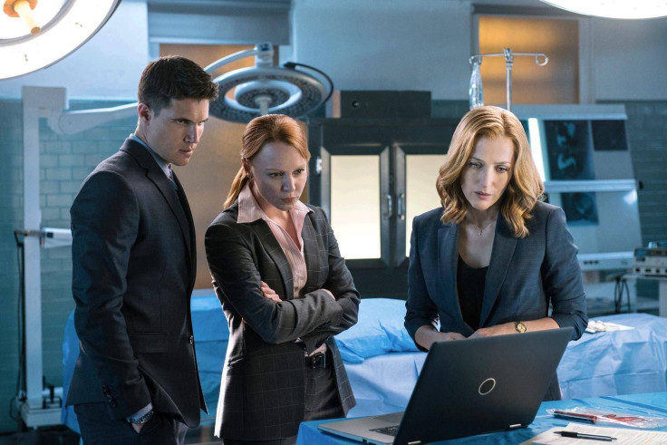 Robbie Amell as Miller, Lauren Ambrose as Einstein, Gillian Anderson as Scully