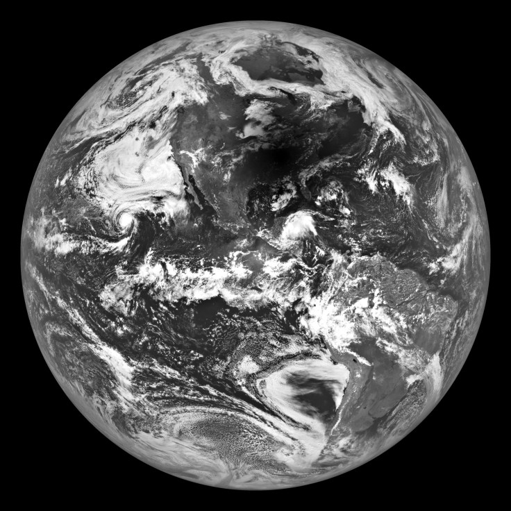 earth-eclipse-lro