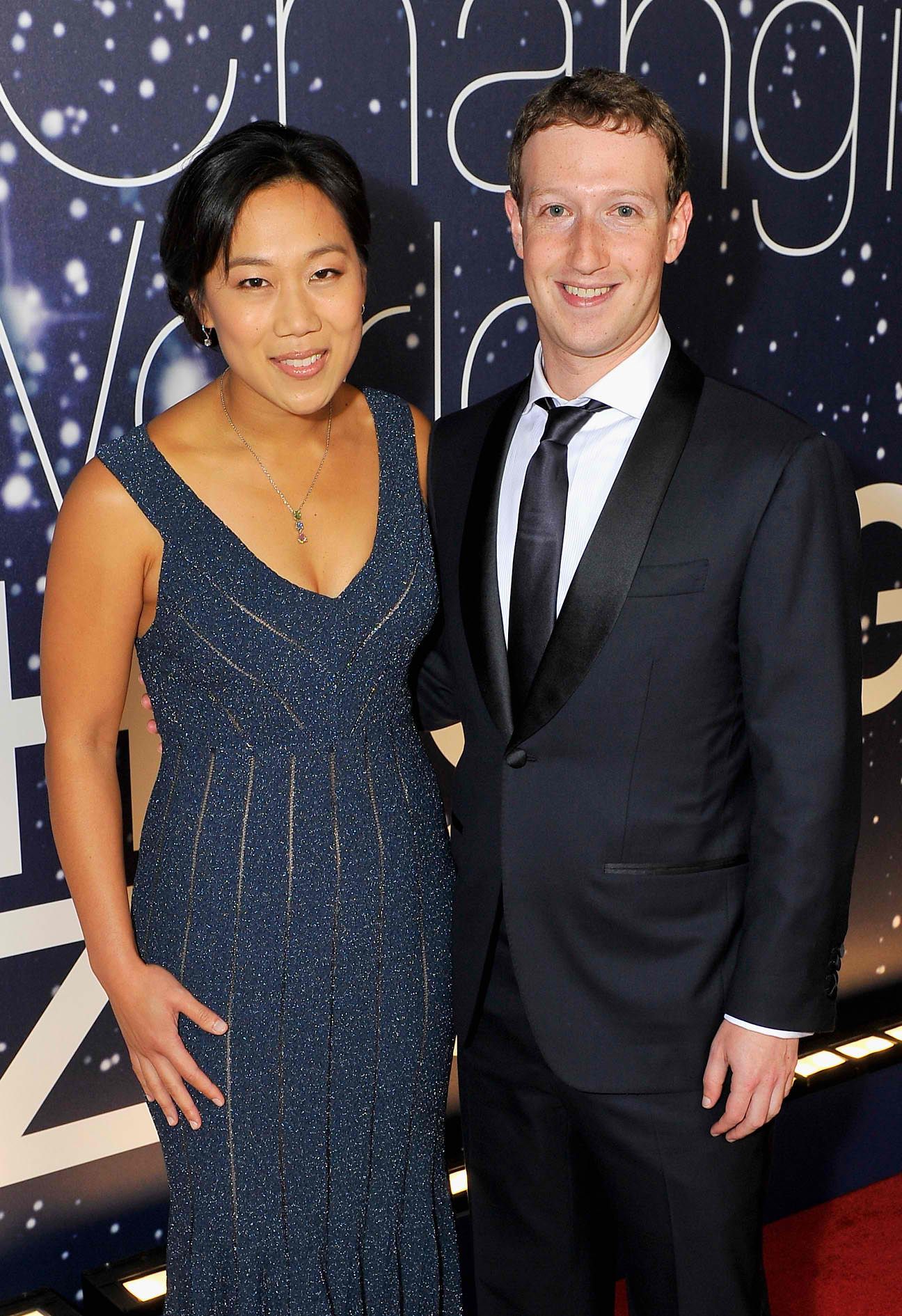 Facebook Co-Founder Mark Zuckerberg Cuddles With Newborn Daughter ...