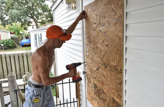 How To Board Up Windows To Prepare For Hurricane Irma In Florida | IBTimes