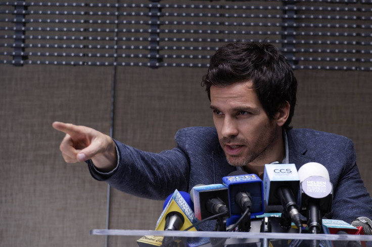 Santiago Cabrera as Darius