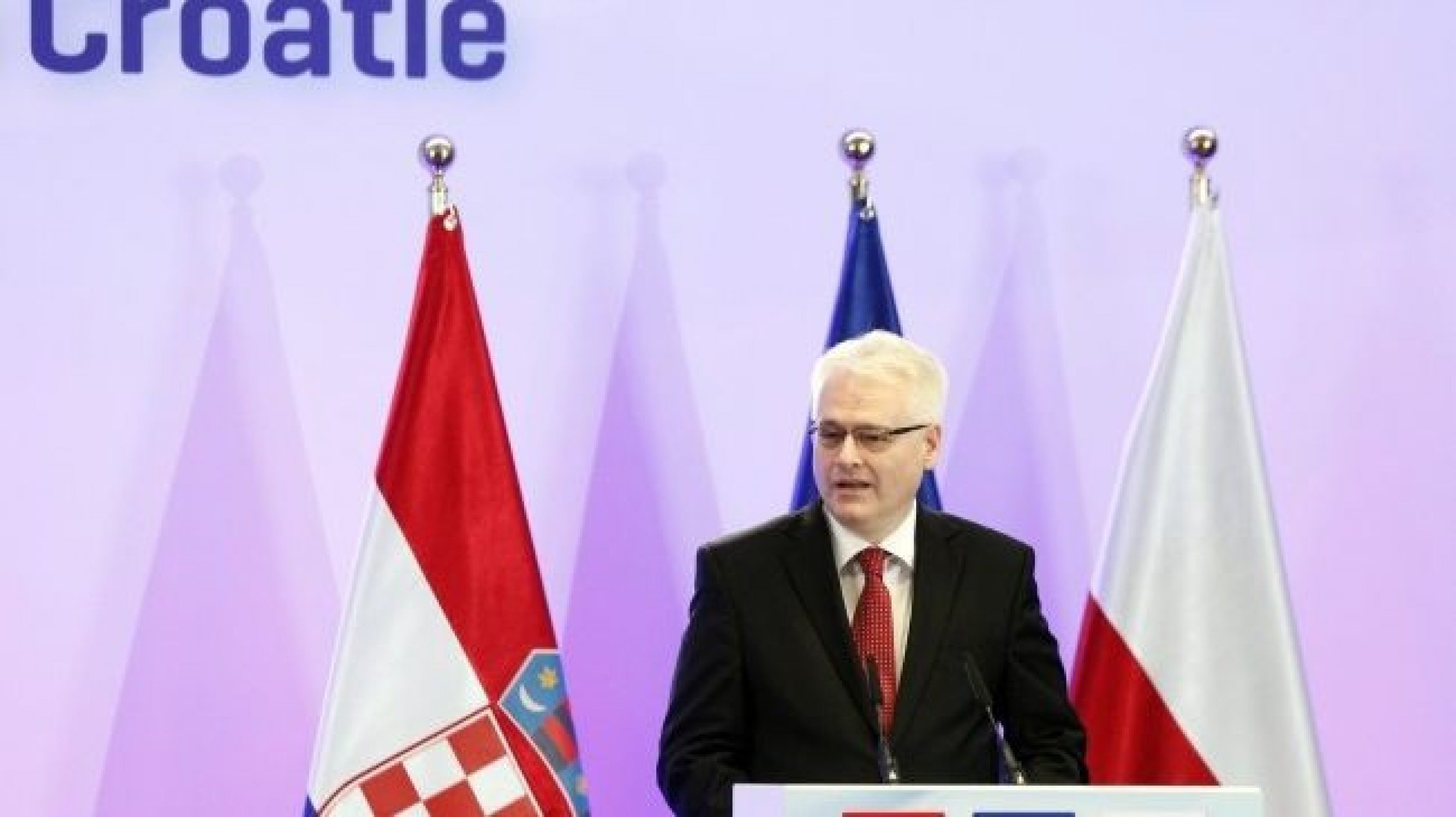 Croatia Signs Treaty to Join EU in 2013 After 6 yrs of Talks