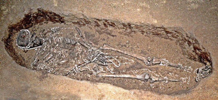 prehistoric-burial
