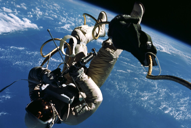 spacewalk-white-1965