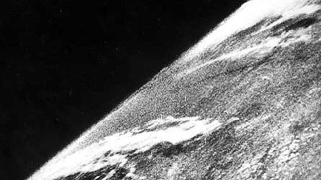 芸術写真 Pictures from the Surface of the Earth Space Photos Before NASA: The Oldest Images Of Earth | IBTimes