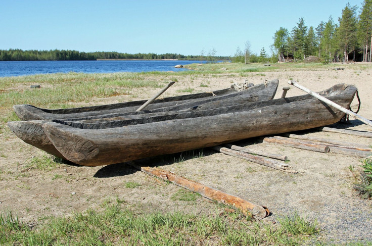 dugout-boats-115046_1920