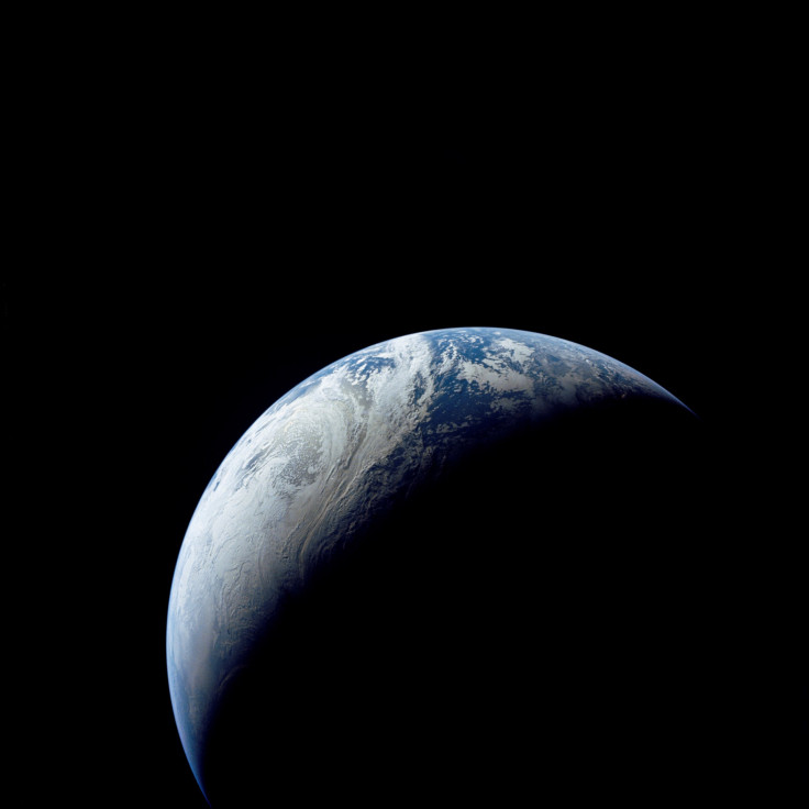 earth from apollo 4